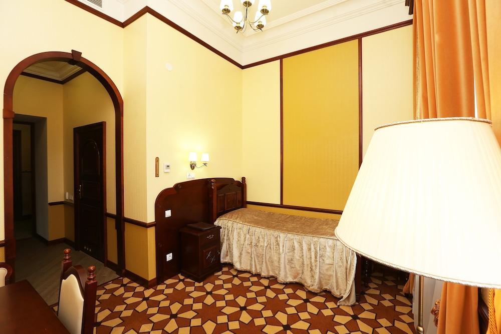 Garni Hotel Minszk Kültér fotó